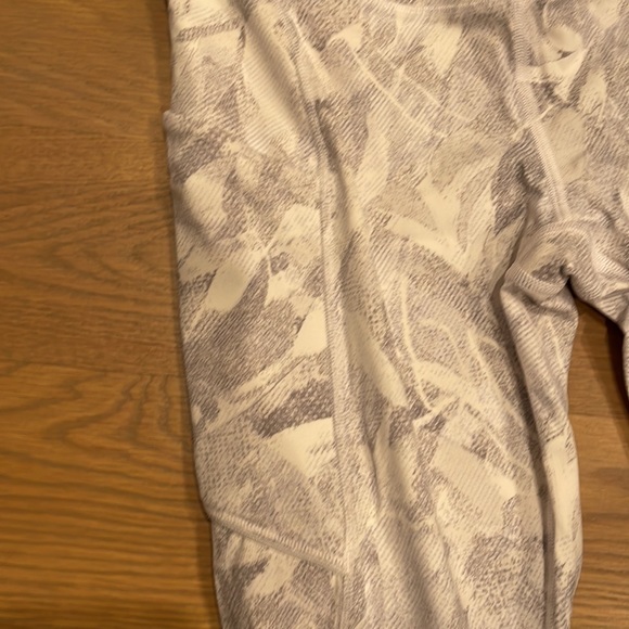 lululemon pocket leggings size 4 - Picture 3 of 4